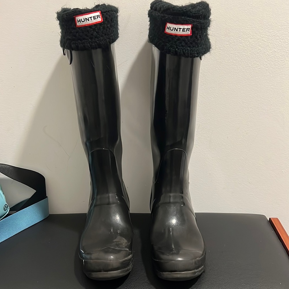 Black Hunter Boots size 7.5 and Hunter socks